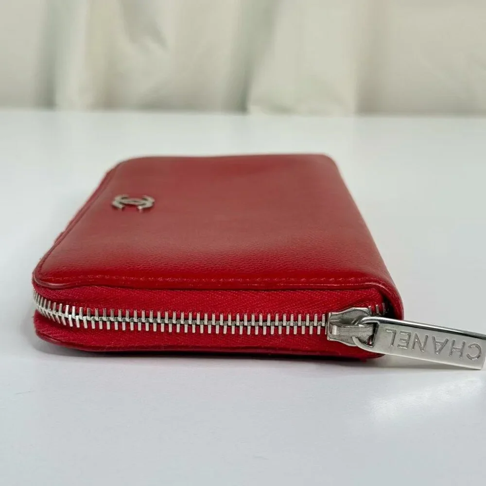 Chanel Red Leather CC Logo Wallet - Elegant Classic Design